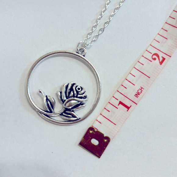 Whitney Rose flower circle silver plated chain necklace plain handcrafted - Picture 3 of 3